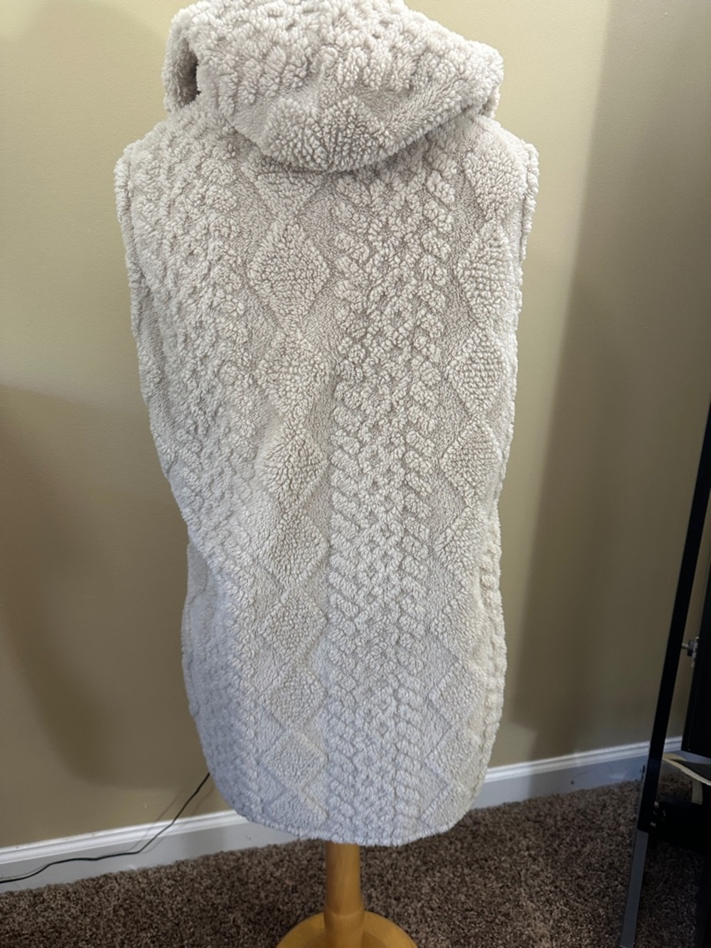 SHEIN Cream Hooded Cable Knit Button-Front Cardigan Vest - Picture 5 of 9